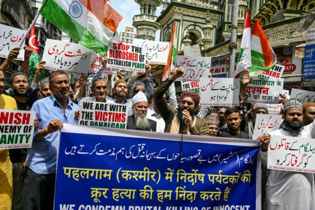 Indian and Pakistani forces exchange gunfire across the Kashmir border amid rising tensions — India Pakistan Kashmir gunfire.