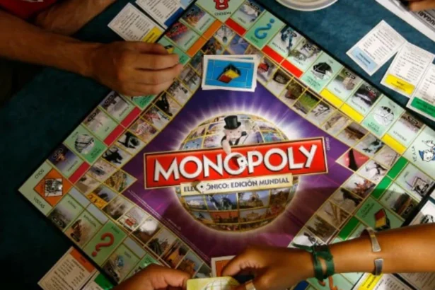 "900 people gather in Sydney to play a charity Monopoly game in memory of Alegra, featuring her image and supporting cancer research."